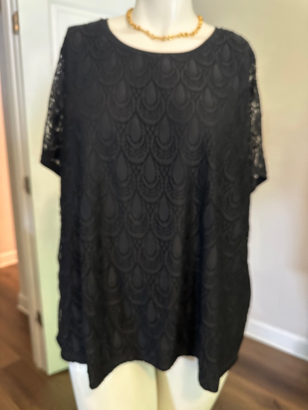Kim Rogers Black Lace Scallop Short Sleeve Tunic - Picture 3 of 11